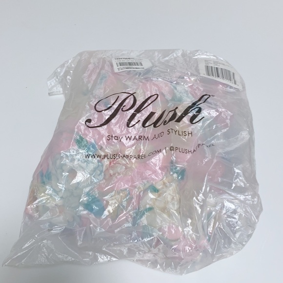 NWT PLUSH 2PC FLORAL PAJAMA SETS - Large - Picture 3 of 3